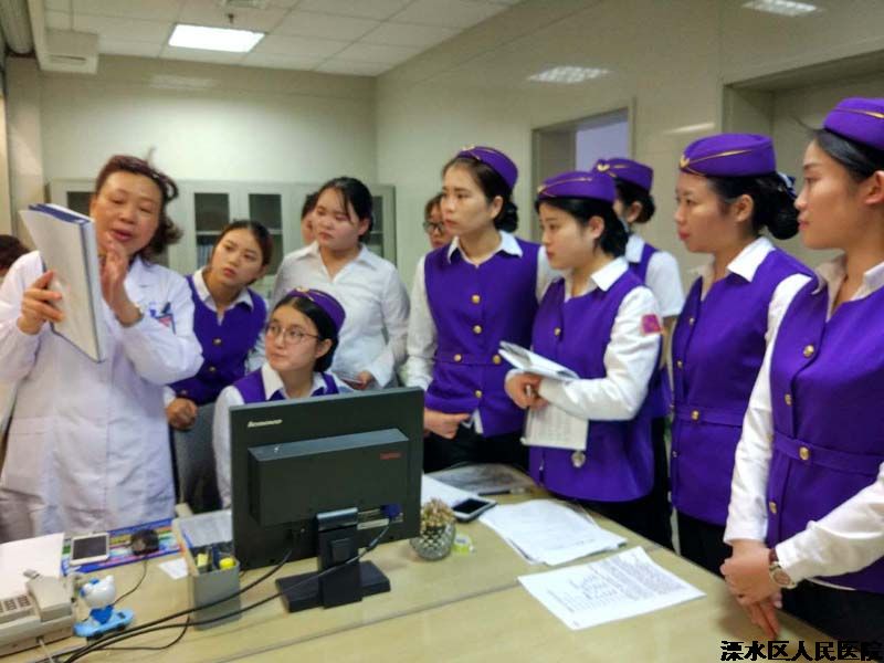 不是亲人似亲人  陪检送检护健康